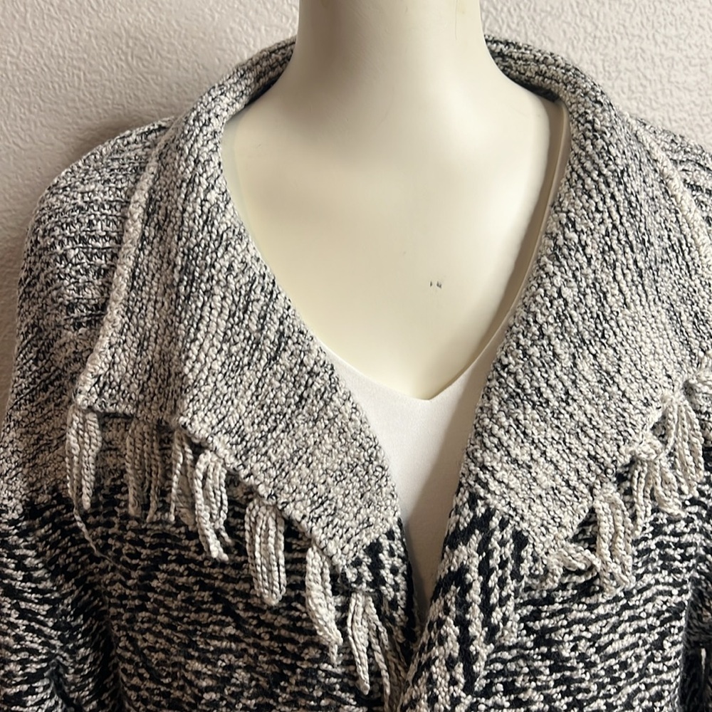 J. Jill Petite B&w Knit Cardigan with Tassels, Pockets, & Clip Closure - Size L - Picture 2 of 8